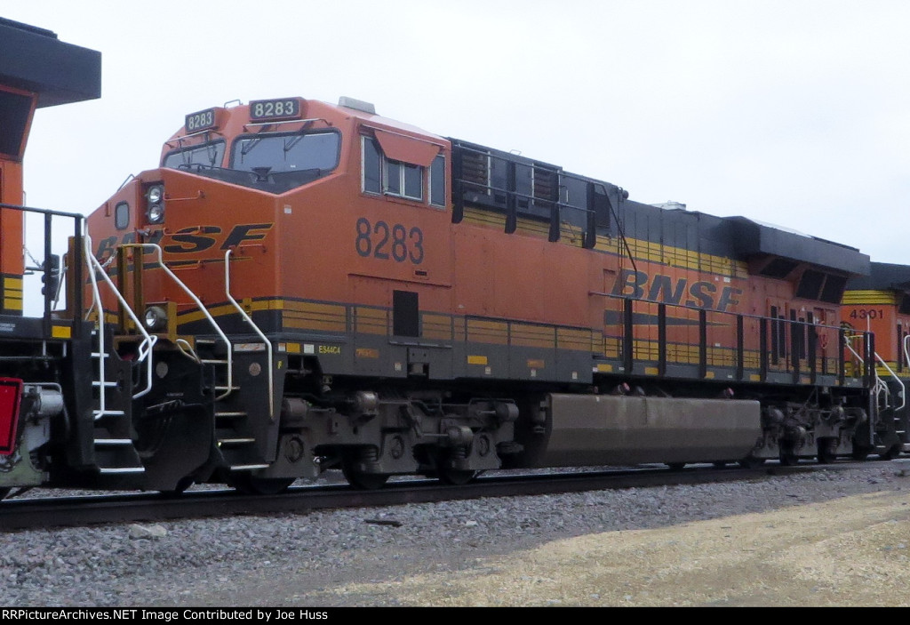 BNSF 8283